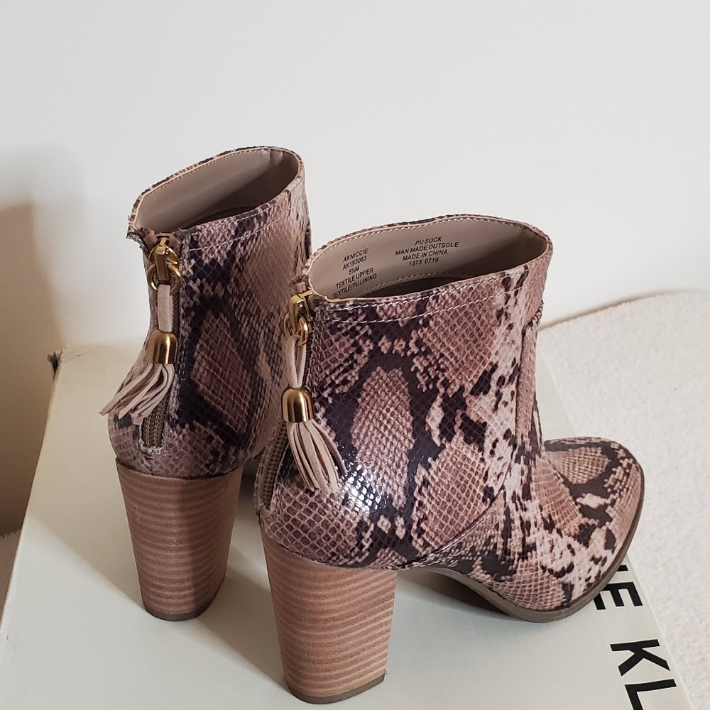 # 8 Style & Co.  Print Booties